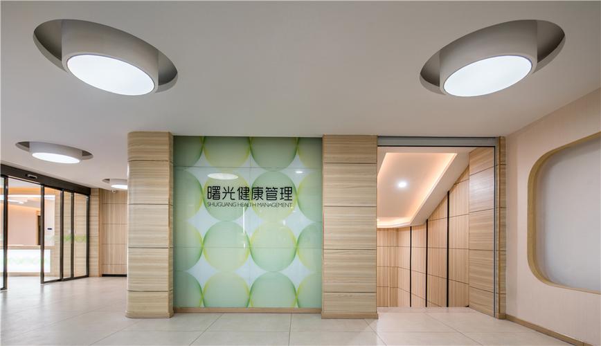 自然健康导向下的整体设计策略 从VI形象到室内装饰的一体化构建